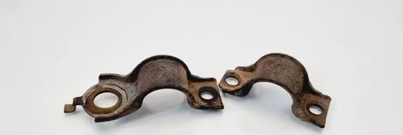 Honda FR-V Sway bar bush bracket, front 