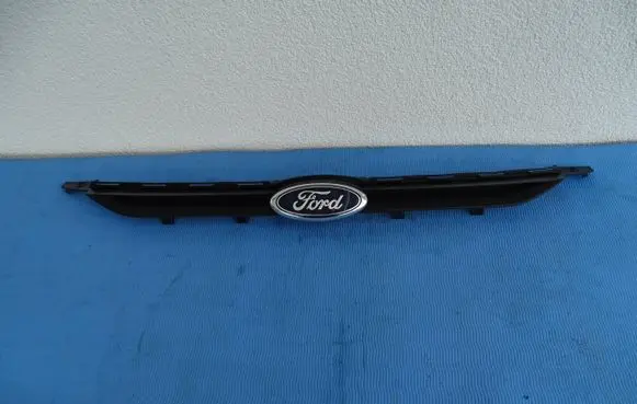 Ford B-MAX Front bumper upper radiator grill AV118138AB