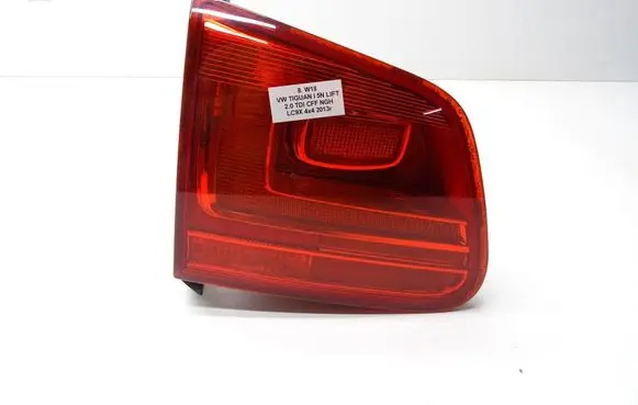 Tailgate rear/tail lights