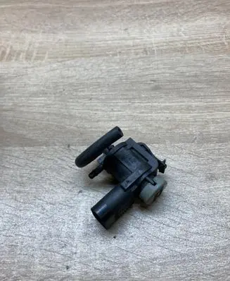 Volkswagen PASSAT B6 Turbo solenoid valve 1K0906283A