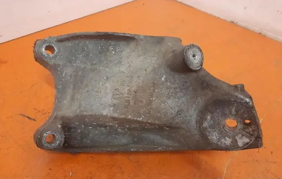 Audi Q7 4L Engine mount vacuum valve 7L8199308B