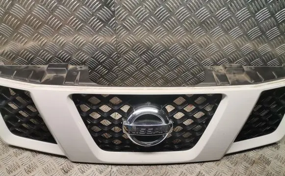 Nissan Pathfinder R51 Front bumper upper radiator grill 82310EB400