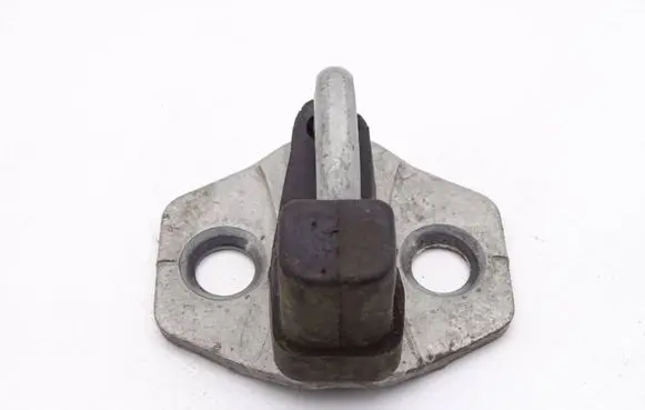 Land Rover Discovery Tailgate lock loop/hook striker 