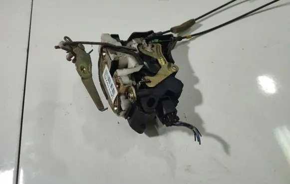 Mitsubishi Grandis Front door lock 
