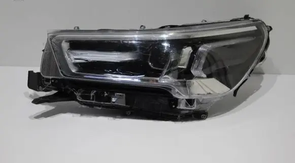 Toyota Hilux VIII Headlight/headlamp 811500KU80 923363030B