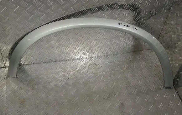 Volvo XC90 Front arch trim 