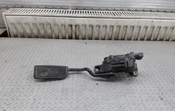 Nissan Primera Accelerator throttle pedal 18002AU400