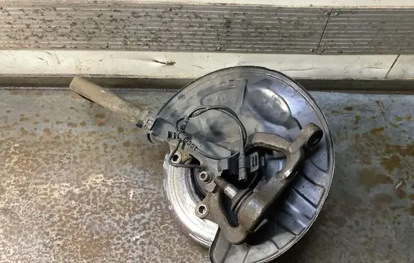 Mercedes-Benz E W211 Front wheel hub spindle knuckle 2115452440