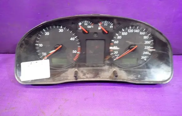 Volkswagen PASSAT B5 Speedometer (instrument cluster)
