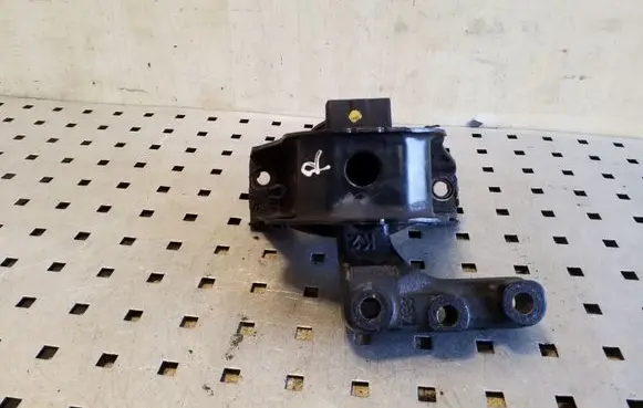 Peugeot 208 Engine mount bracket 9671185380