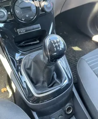 Ford Fiesta Gear lever shifter trim leather/knob