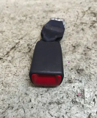 Peugeot 107 Front seatbelt buckle E034501 B480 06371
