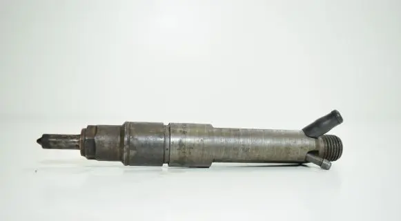 Audi A4 S4 B5 8D Fuel injector 028130201T