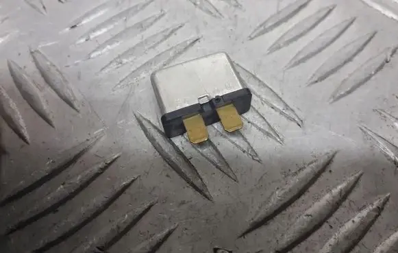 Audi A4 S4 B7 8E 8H Other relay 443937105A