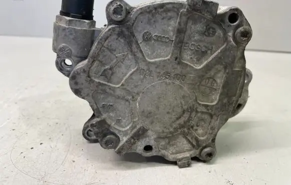 Volkswagen Tiguan Vacuum pump 03L145100