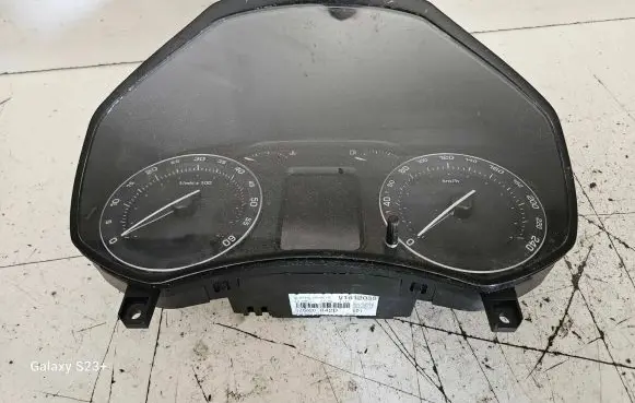 Skoda Octavia Mk2 (1Z) Speedometer (instrument cluster) 1Z0920842D V1612038 SKZ7Z0E5900615