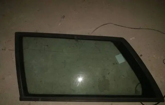 Volkswagen PASSAT B4 Rear side window as2