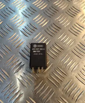 Audi A8 S8 D3 4E Glow plug pre-heat relay 4E0907282A