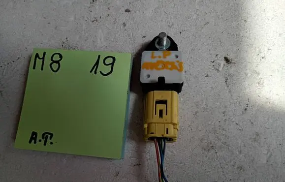 Toyota Yaris Airbag deployment crash/impact sensor 1212123