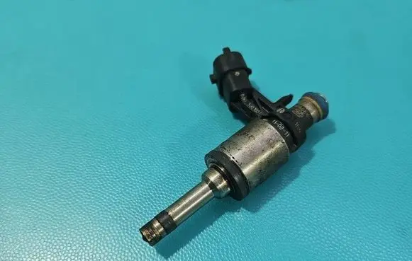 Hyundai ix35 Fuel injector 0261500100 IMPRK1597176