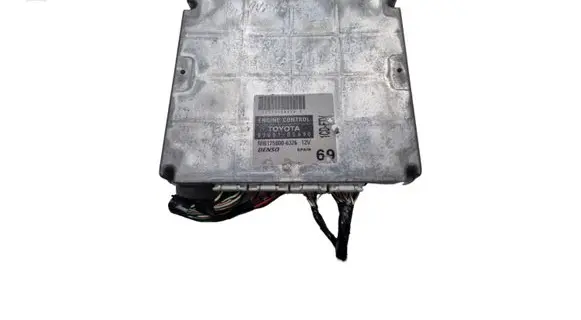Toyota Avensis T250 Engine control unit/module 8966105690