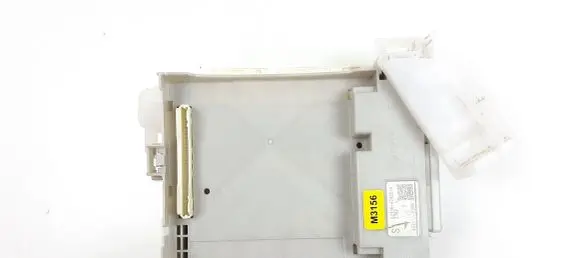 Toyota Prius+ (ZVW40) Fuse module 8273047420A M3156