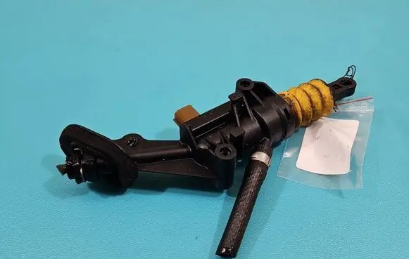 Clutch slave cylinder
