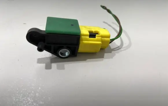 Volkswagen PASSAT B7 Airbag deployment crash/impact sensor 8K0973323s