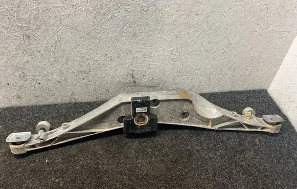 BMW X1 U11 Rear differential/diff mount bracket 6852896 33366852896