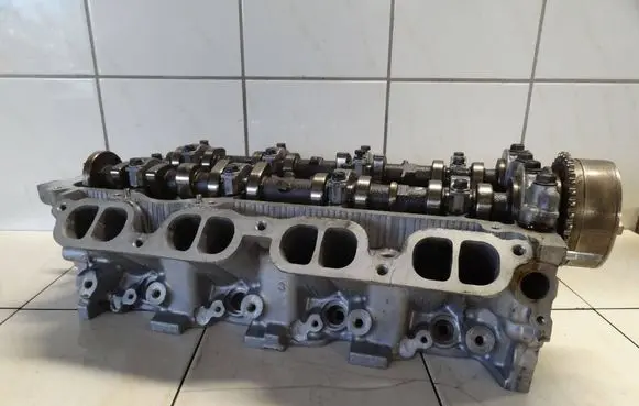 Toyota Avensis T250 Engine head 1AZF