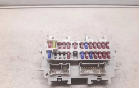 Nissan Navara D40 Fuse module EA00A