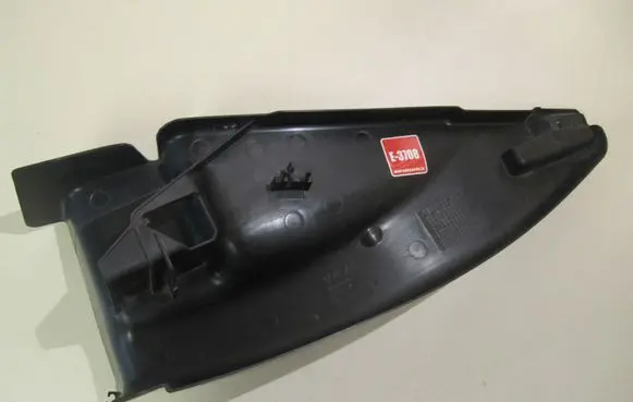 Volkswagen PASSAT B6 Other engine bay part 3C1815159C