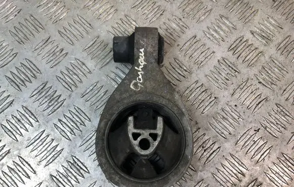 Nissan Qashqai Engine mount bracket