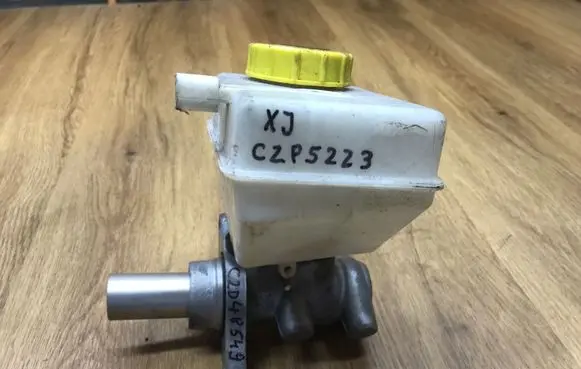 Jaguar XJ X351 Master brake cylinder C2P5223 C2D48549