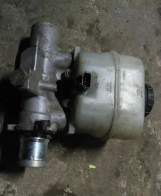 Lincoln Town Car Master brake cylinder