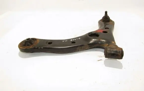 Toyota Avensis Verso Front lower control arm/wishbone