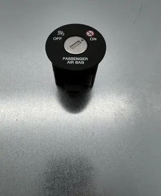 Hyundai Santa Fe Passenger airbag on/off switch 