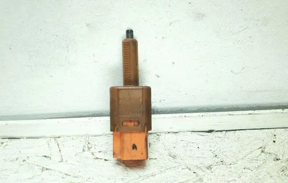 Nissan Pulsar Brake pedal sensor switch 4Y10K3