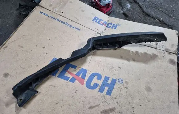 Skoda Octavia Mk2 (1Z) Front bumper mounting bracket 1Z0807183D