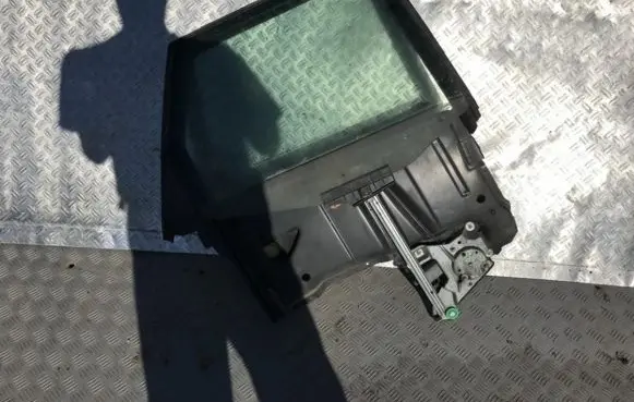 Audi A6 S6 C4 4A Rear door window/glass frame 