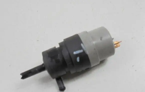 Audi A6 S6 C4 4A Windscreen/windshield washer pump 431955651