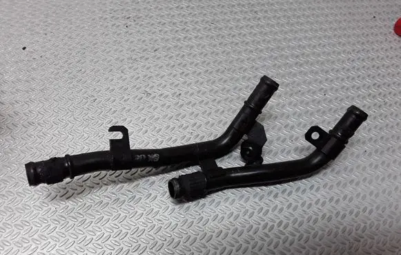 Volkswagen PASSAT B6 Engine coolant pipe/hose