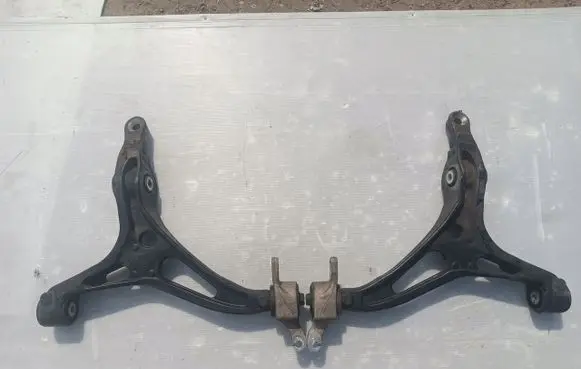 Mercedes-Benz R W251 Front lower control arm/wishbone