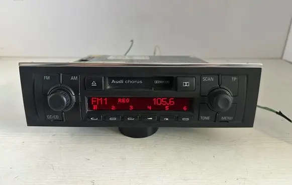 Audi A4 S4 B7 8E 8H Radio/CD/DVD/GPS head unit 8E0035152 AUZ272B2116104 91839681