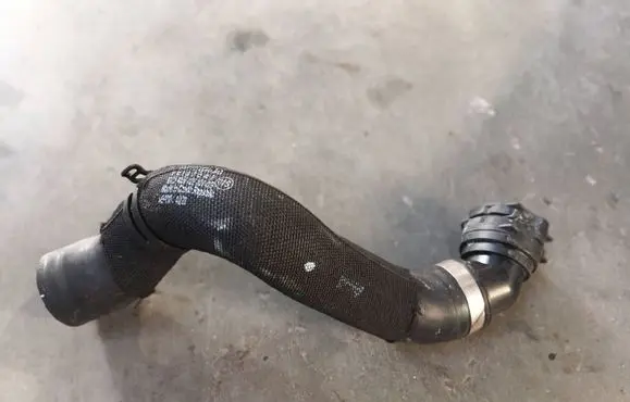 Audi A4 S4 B9 Engine coolant pipe/hose 4M0122101DG