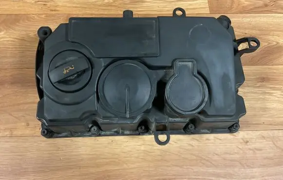 Volkswagen PASSAT B6 Rocker cam cover 03G103469