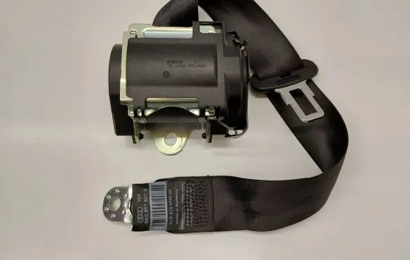 Middle seatbelt (rear)