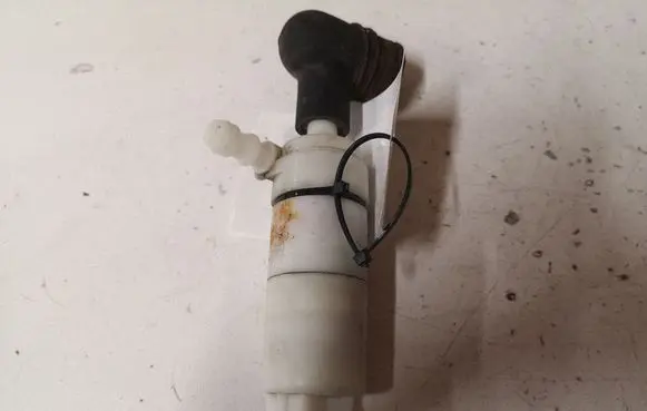 KIA Sorento Headlight washer pump