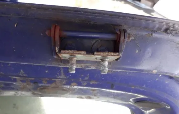 Ford Fiesta Tailgate/trunk/boot hinge