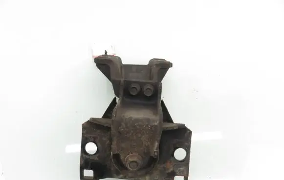 Nissan Pathfinder R51 Engine mounting bracket 